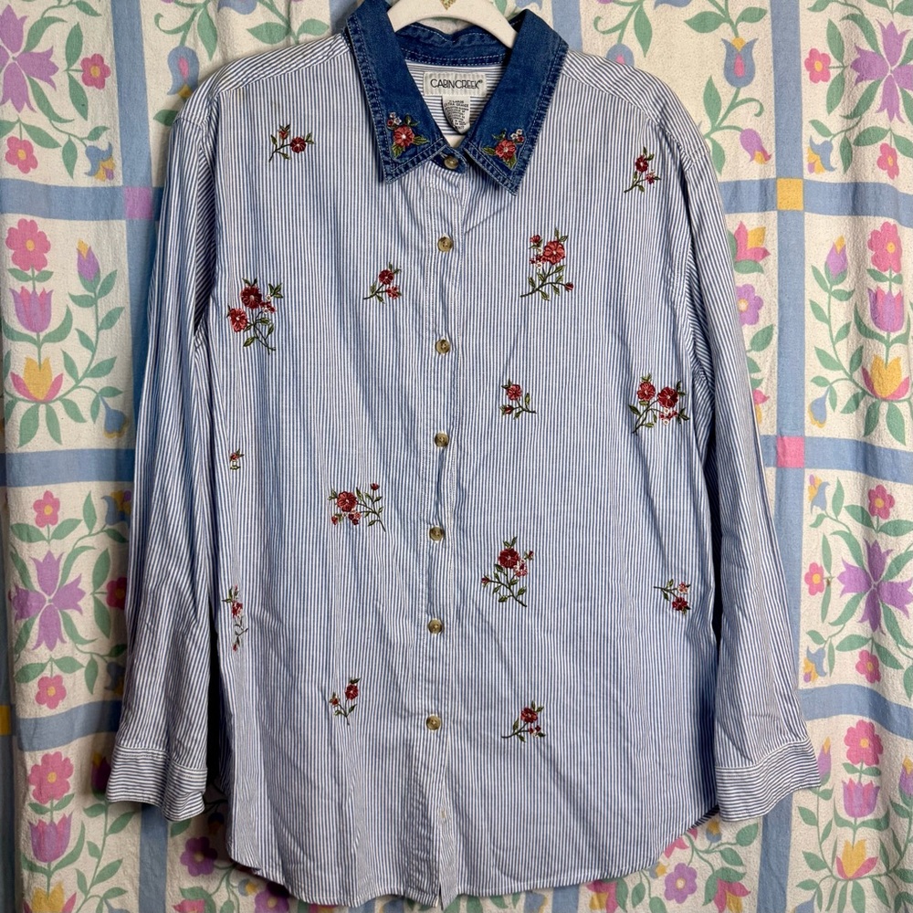 Vintage Cabin Creek Blue Pin Striped Flower Embroidered Button Down Shirt